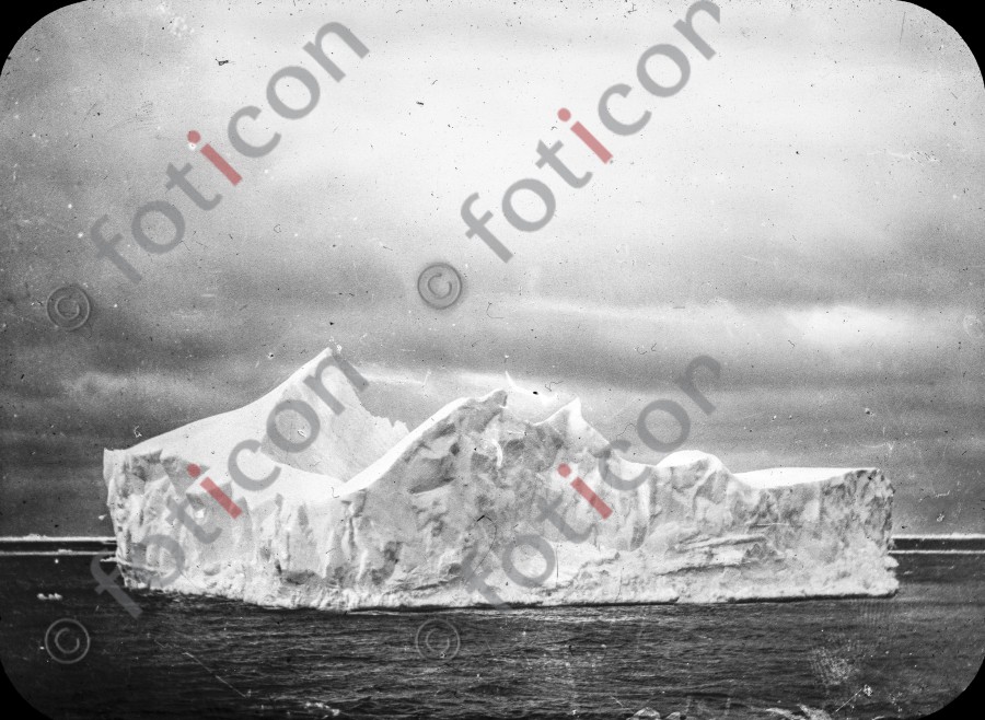 Eisberg | Iceberg - Foto simon-titanic-196-025-sw.jpg | foticon.de - Bilddatenbank für Motive aus Geschichte und Kultur